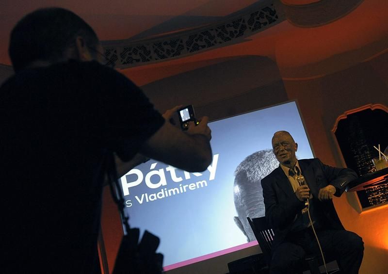 O candidato Vladimir Franz é formado em direito, mas teve a vida direcionada para a arte | EFE