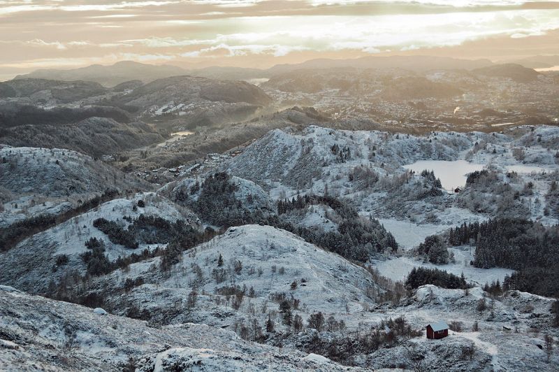 Montanhas em Bergen, na Noruega, onde se passa parte da ação do livro Minha Luta | Svete/Creative Commons