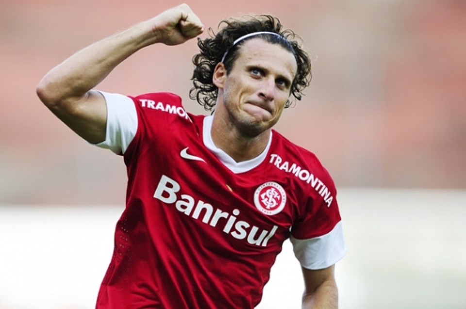 Diego Forlán decidiu a vitória colorada sobre o Grêmio | Divulgação/Internacional