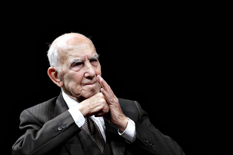 Hessel: livro inspirou movimentos de protesto em todo o mundo | Stephane Mahe / Reuters