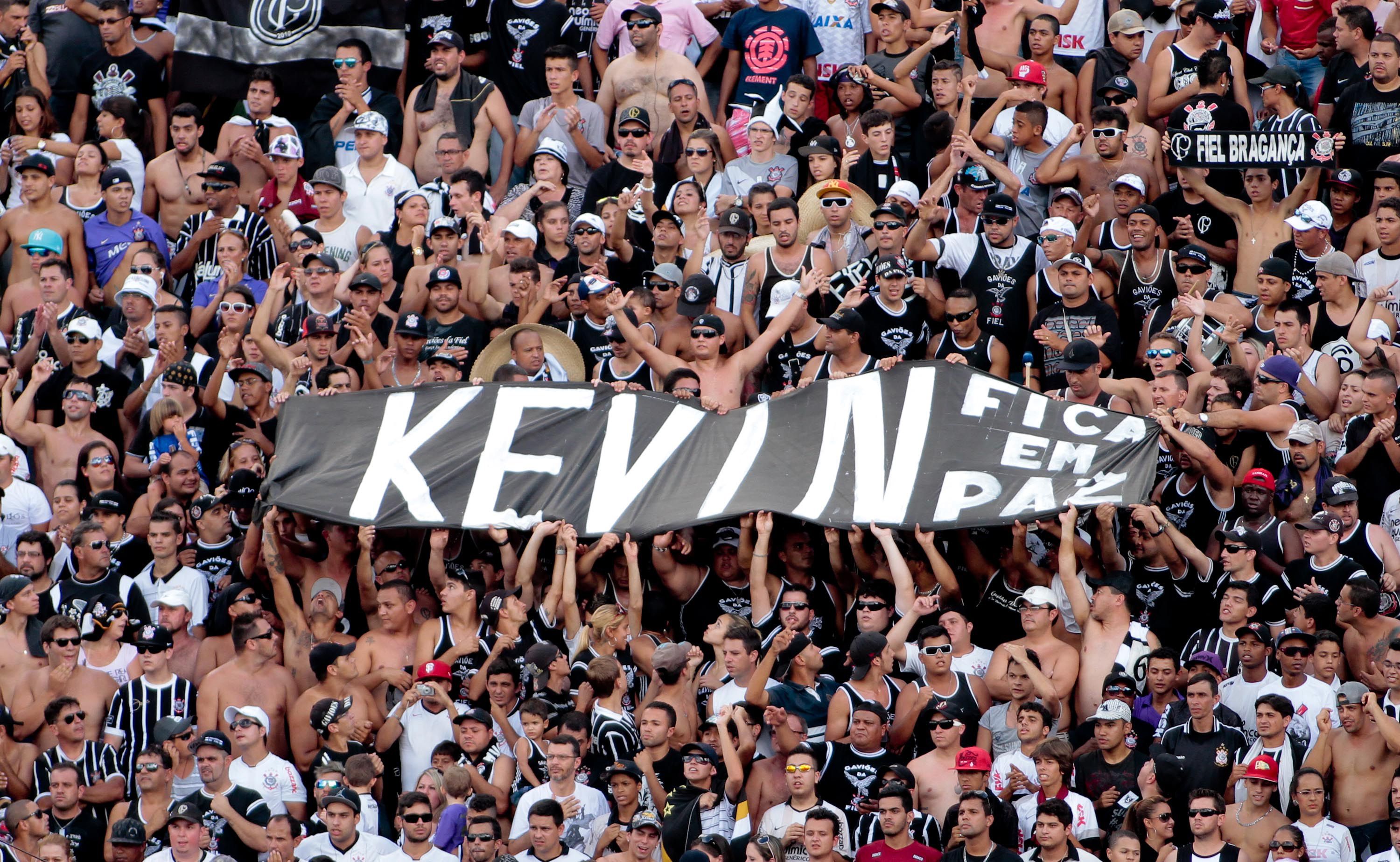 Corintianos prestam homenagem ao torcedor boliviano Kevin Espada: torcida não acompanhará o Timão na partida contra o Millionários | Rodrigo Coca / Folhapress