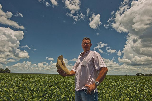 Paranaense Cornélio Dijkstra, que há sete anos planta em Tocantins, abre as portas da fazenda para empresas testarem novas variedades de sementes. | Marcelo Andrade / Gazeta Do Povo