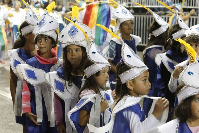 Crianças desfilam na Bairro Alto |
