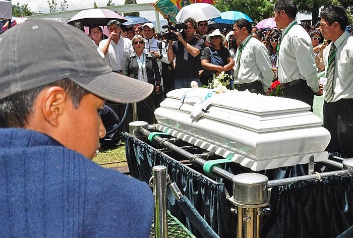 Corpo do adolescente Kevin Espada foi enterrado sábado, em Cochabamba, na Bolívia | Jorge Abrego / EFE