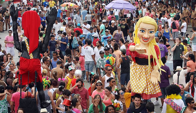 Cerca de 1,5 mil pessoas acompanharam o bloco de pré-carnaval do Garibaldis e Sacis no bairro Sítio Cercado, em Curitiba, neste sábado (2) | André Rodrigues/Agência de Notícias Gazeta do Povo