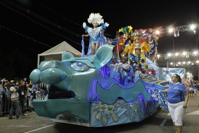 Carro alegórico da Mocidade Azul |