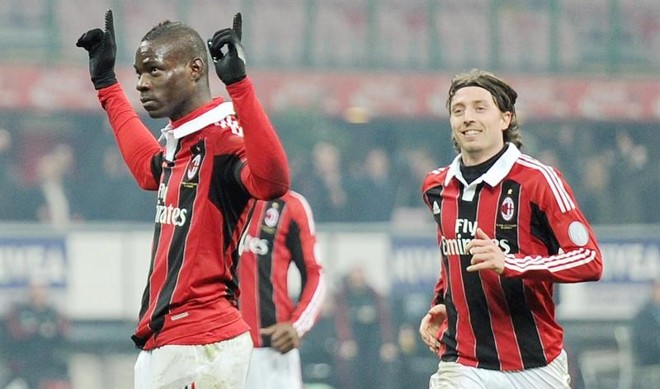 Balotelli marcou, contra o Parma, o quarto gol dele com a camisa do Milan | EFE