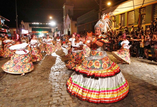 Ala das baianas da Filhos da Capela |
