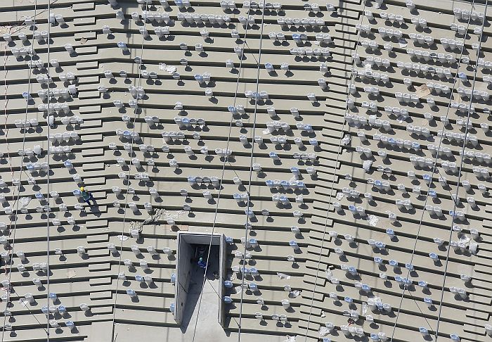 Apenas 10 mil dos 79 mil assentos do Maracanã foram instalados até agora | Ricardo Moraes / Reuters