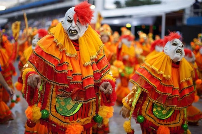 Desfile da Águia de Ouro na sexta-feira |