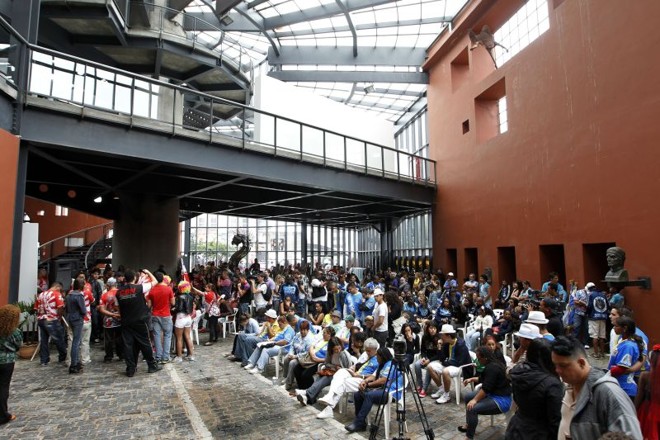 Integrantes das escolas reunidos antes da divulgação do resultado | 