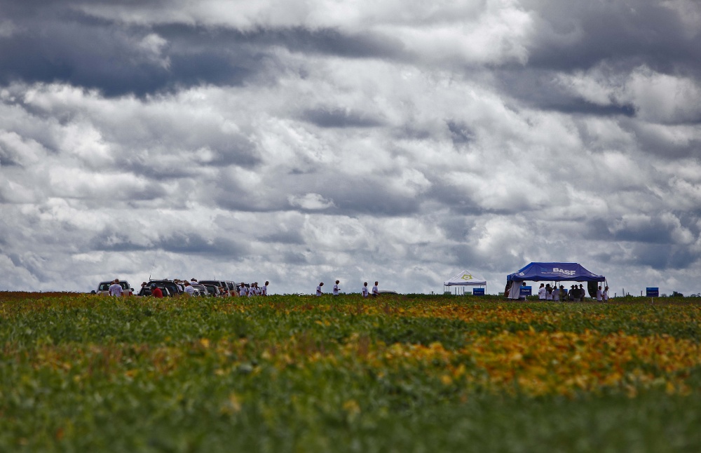 Durante a etapa do Rally Ceagro/Expedição Safra, que foi de Querência (MT) a Canarana (MT), equipes conferiram de perto a questão climática. | Jonathan Campos