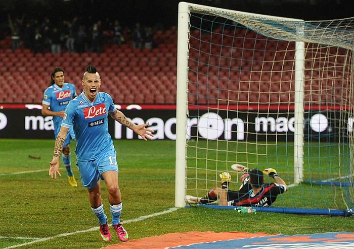 Marek Hamsik comemora gol do Napoli contra o Catania | EFE