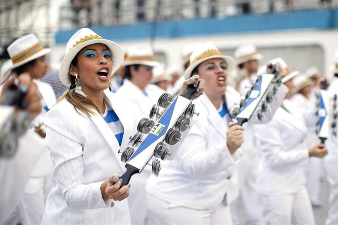 Desfile da Águia de Ouro na sexta-feira |