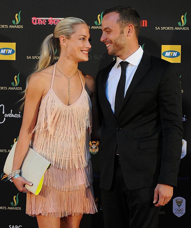Suspeita é de que Oscar Pistorius e Reeva Steenkamp vinham tendo conflitos no relacionamento | 