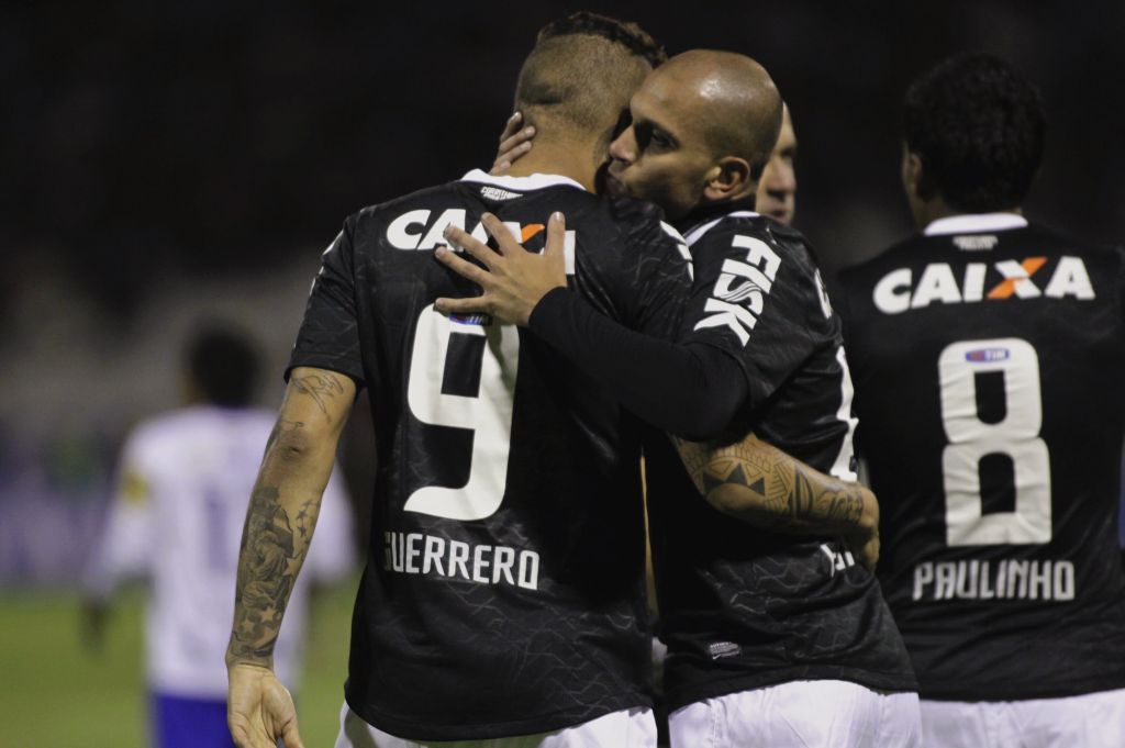 Em campo, Corinthians empatou com San José, da Bolívia | Reuters