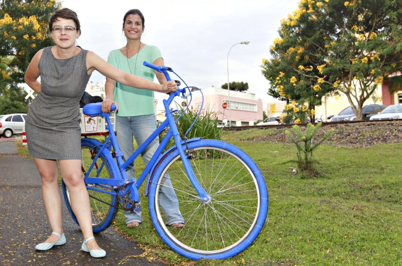 Norma Müller e Gabriela Diniz buscam apoio no site Catarse para financiar o projeto Faça estas bicicletas aparecerem | Marcelo Elias/ Gazeta do Povo