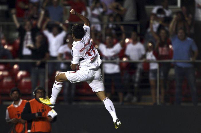 Osvaldo comemora o gol de empate são-paulino contra o The Strongest | Paulo Whitaker / Reuters