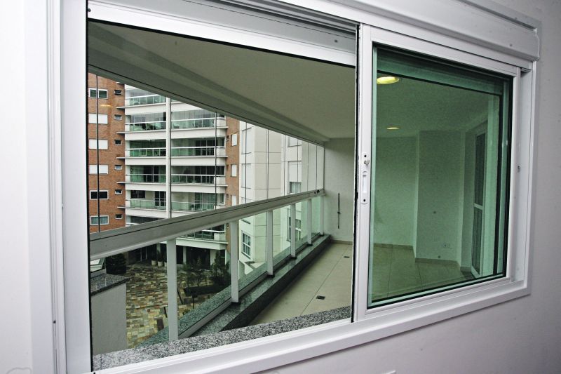 Vidros duplos podem ajudar no isolamento do imóvel | Felipe Rosa/arquivo/Gazeta do Povo