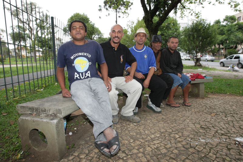 Carlos Humberto (à frente) diz já ter perdido muitos colegas e nunca viu alguém punido pelo crime | Ivonaldo Alexandre/ Gazeta do Povo