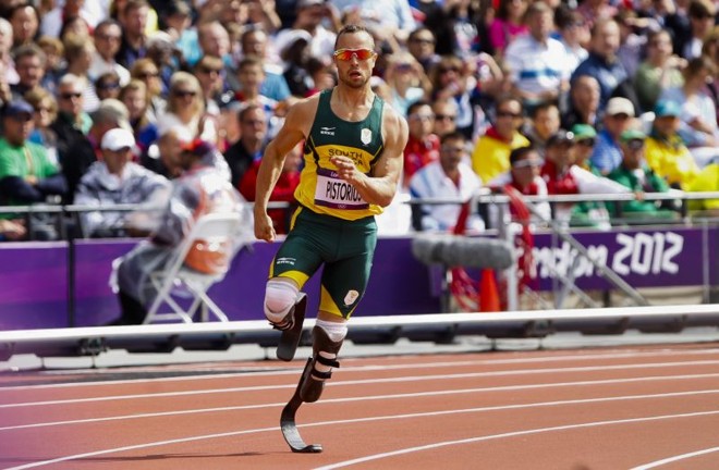 Pistorius foi o primeiro atleta com as pernas amputadas abaixo do joelho a participar de uma Olimpíada | 