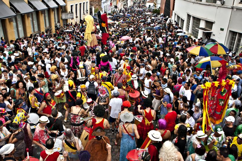 Três mil pessoas brincaram na última festa do pré-carnaval realizada no Largo da Ordem | Marcelo Andrade/ Gazeta do Povo