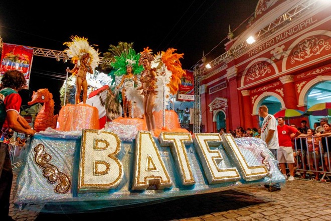 A escola de samba Batel dedicou o desfile à colonização italiana |