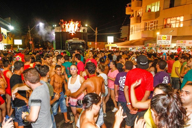 Guaratubanda começou por volta das 22h30 nesta segunda-feira (11) |