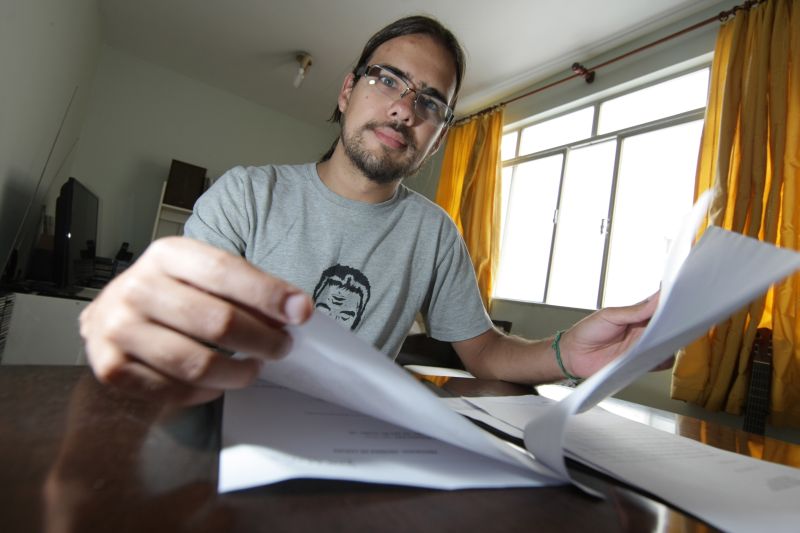 O professor André Bonsanto teve problemas ao sair do apartamento e indica: leia bem o contrato para não ter surpresas na hora da mudança | Ivonaldo Alexandre/ Gazeta do Povo