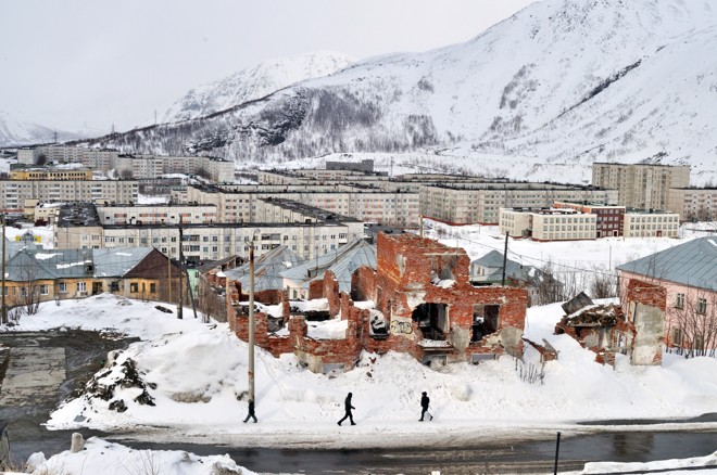 Contraste entre a natureza e a cidade |
