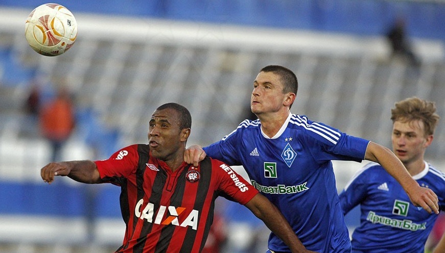 Daniel sofreu o pênalti que garantiu a vitória atleticana | Divulgação/Dinamo de Kiev