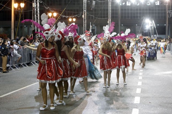 Desfile da Bairro Alto na Cândido de Abreu |