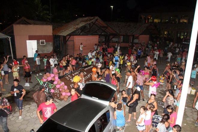 Folia do bloco dos Sujos foi animada em Paranaguá |