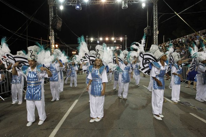 A Mocidade Azul na Avenida Cândido de Abreu |
