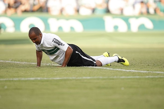 Deivid passou em branco contra o J.Malucelli |