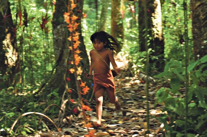 Wiranu També, indiazinha de apenas cinco anos, vive a personagem-título |