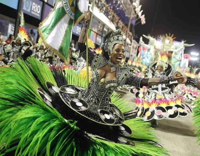 Desfile da escola de samba Mocidade Independente de Padre Miguel, no carnaval do Rio de Janeiro |