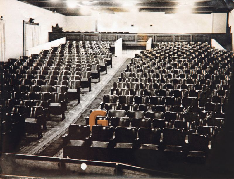 A sala do Cineclube Pró Arte, já como Riviera Cinema de Arte, aberto em 1967: após a reforma espaço ganhou cadeiras estofadas e banheiros | Arquivo Pessoal/José Augusto Iwersen