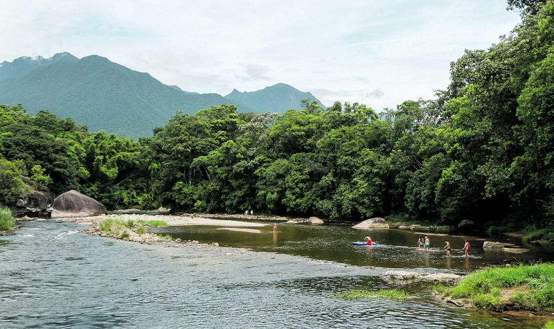 O Rio São João, em Pedra Branca do Araraquara, recebe até 400 turistas no fim de semana | Daniel Castellano/ Gazeta do Povo