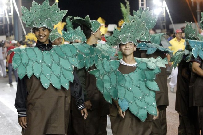 Desfile da Bairro Alto na Cândido de Abreu |