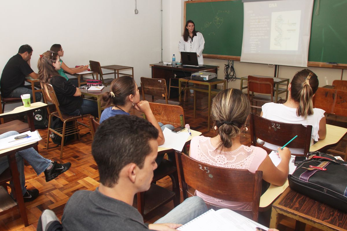 A sala de aula não estava nos planos de Priscila Resmer. "Tem sido uma oportunidade fantástica" | Walter Alves / Gazeta do Povo