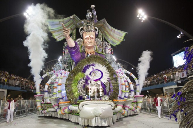 Carro alegórico da Mocidade Alegre |