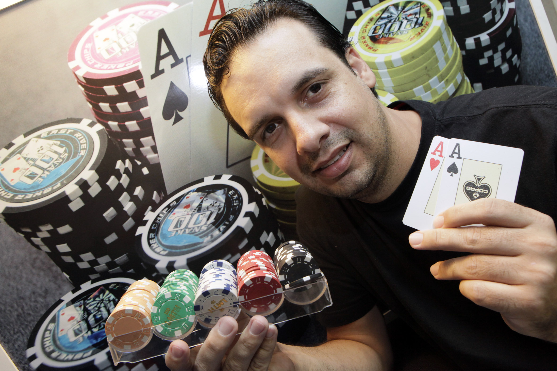 Eber Coutinho, presidente da liga maringaense, oferece torneios gratuitos e com premiações nas terças-feiras | Walter Fernandes / Gazeta Maringá