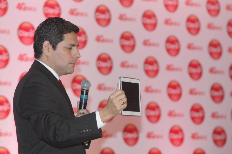 O mexicano Zenteno, da Claro: número de antenas compatíveis com o sistema 4G deve crescer de 80 para 132 até março. Hoje, a cobertura atinge 93% da cidade | Ivonaldo Alexandre/ Gazeta do Povo