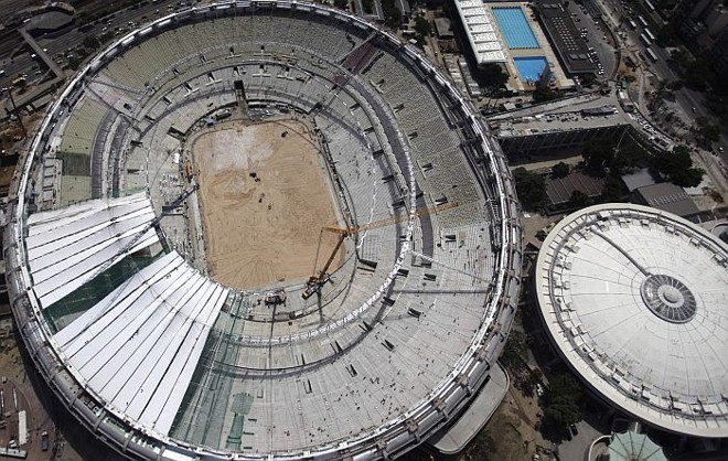 Cobertura do Maracanã, que deveria estar pronta em 2012, começou a ser instalada essa semana |