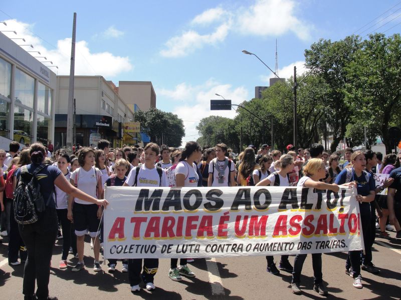 Alunos se reuniram em frente a prédios públicos | Luiz Carlos da Cruz