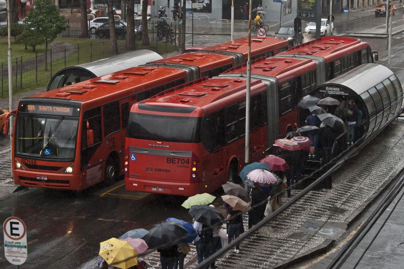 Consulta revela que 86,3% dos curitibanos aprovam a manutenção do subsídio do governo estadual ao transporte coletivo | Marcelo Andrade/Gazeta do Povo