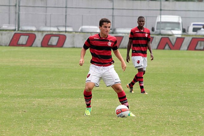 O último clube de Jean Chera foi o Flamengo: meia está perto de acertar com o Furacão | Fla Imagens