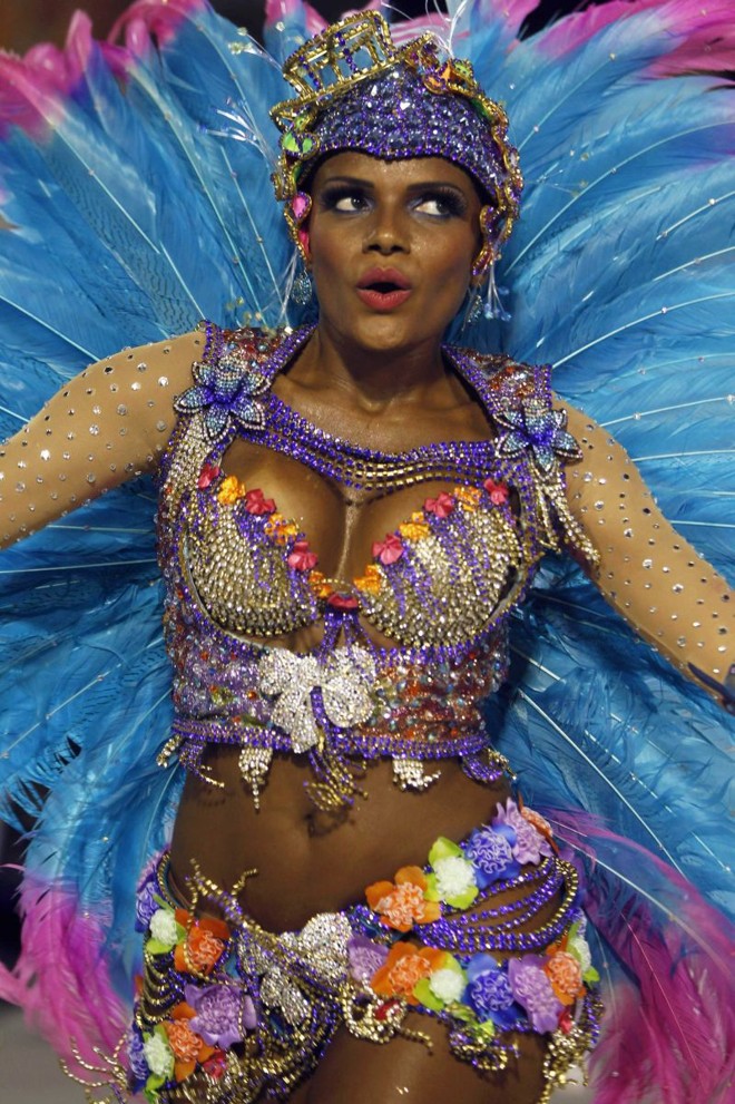 Passista durante o desfile a Vila Isabel |