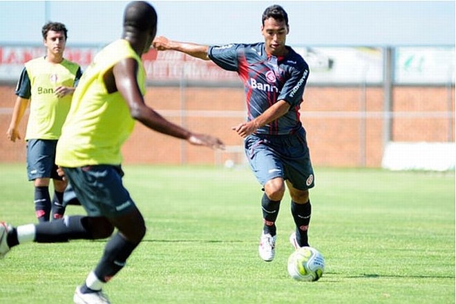 Lateral Massari fica no Paraná até o fim de maio | Divulgação Internacional